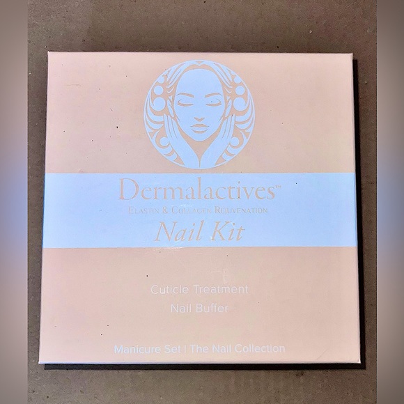 Dermalactives Manicure Nail Kit Home Treatment with Cuticle Oil & Magic Buffer - Picture 2 of 5